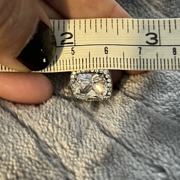 Beautiful large cubic zirconia ring - Picture 10 of 11